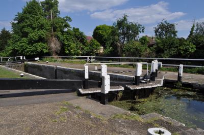 Lock 93, Hanwell, ground and gate paddles Lock 93 with paddle-gear posts on the lock gate and beside the lock